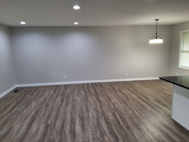 Foto del edificio - Beautiful 4 Bedroom 2 Bath Home
