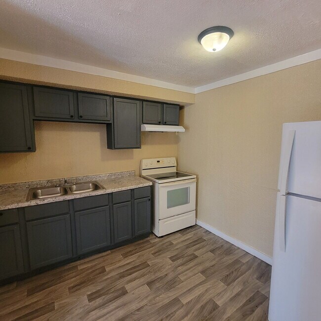 Foto del edificio - Near Westside 3BR House w/Garage!