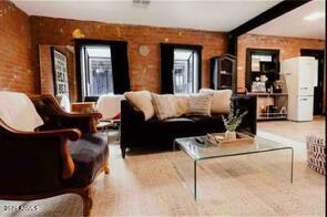 Foto principal - 1055 E Whitton Ave