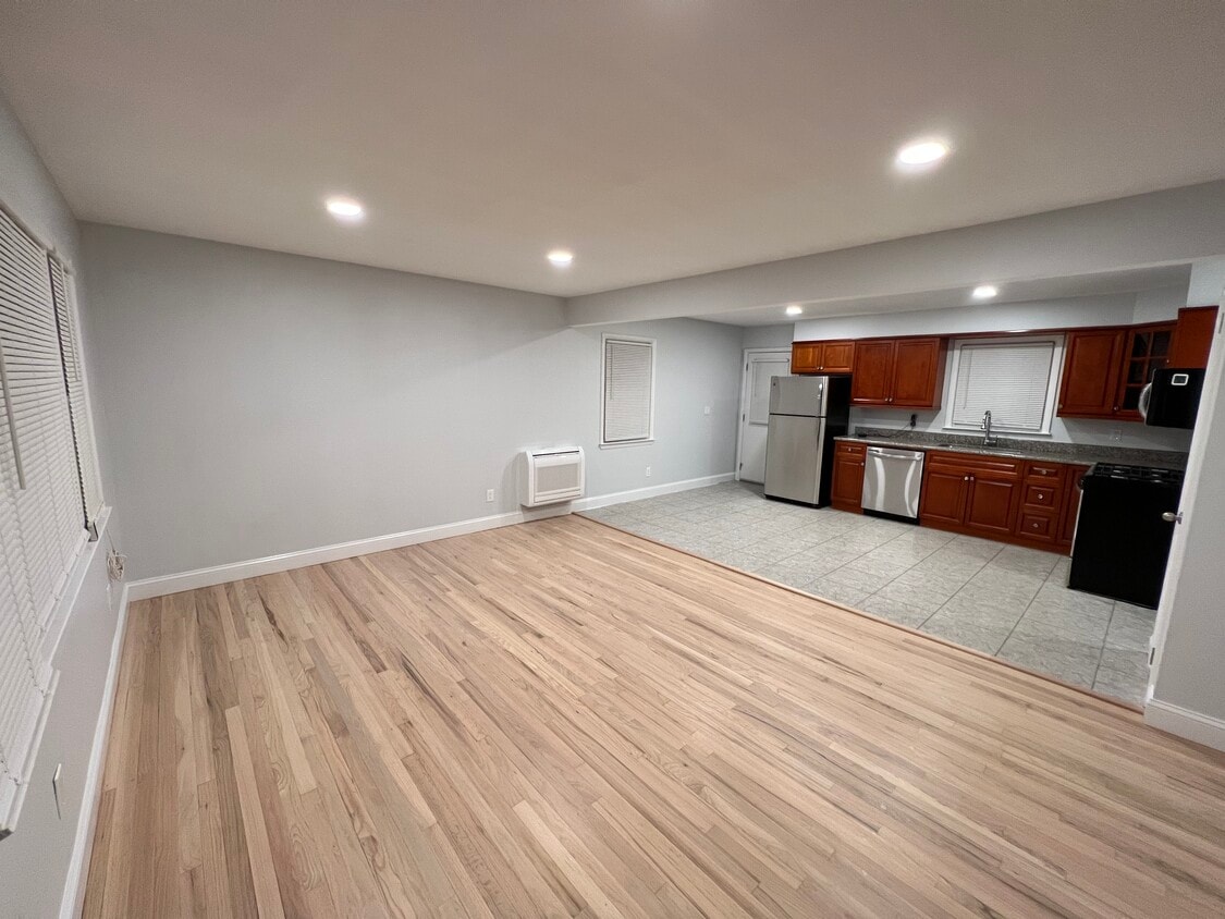 156 Alton Rd, Stamford, CT 06906 Townhome Rentals in Stamford CT