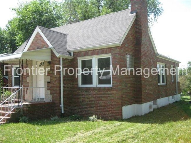 Building Photo - Available Now! Spacious Two Bedroom Home w...