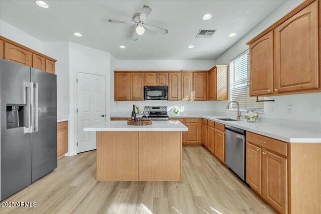 Building Photo - 9021 W Villa Maria Dr