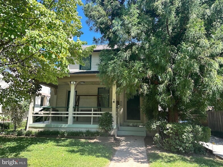 Foto principal - 5003 44th St NW