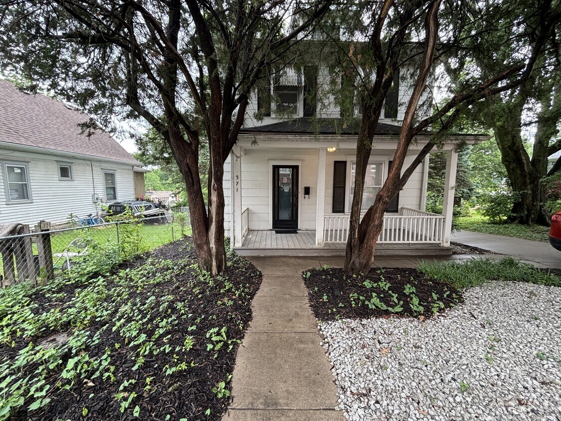 Foto principal - 571 S Evanston Ave