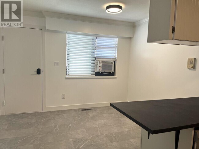 Photo du bâtiment - 2 E 47th Ave