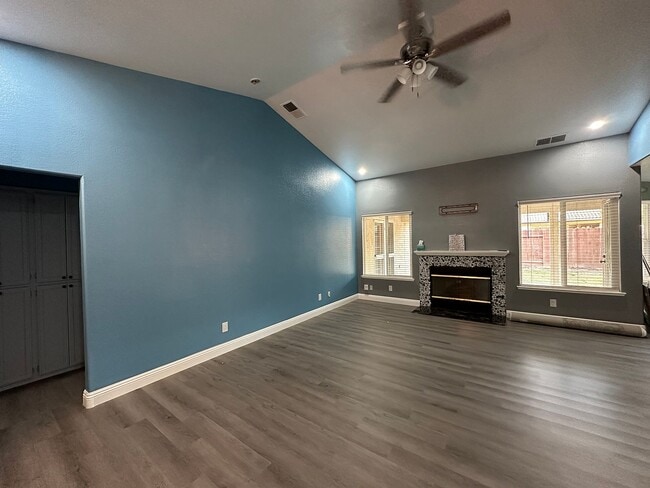 Building Photo - 749 Nighthawk Ct
