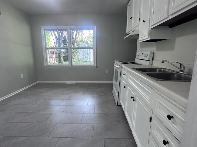 Foto del edificio - 1009 Plainview Dr