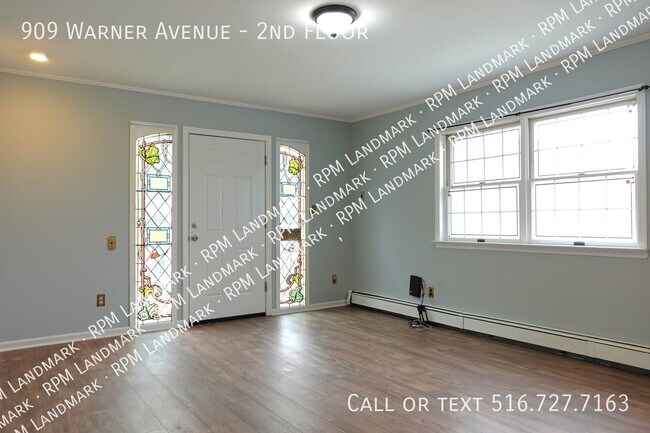 Foto del edificio - 909 Warner Rd