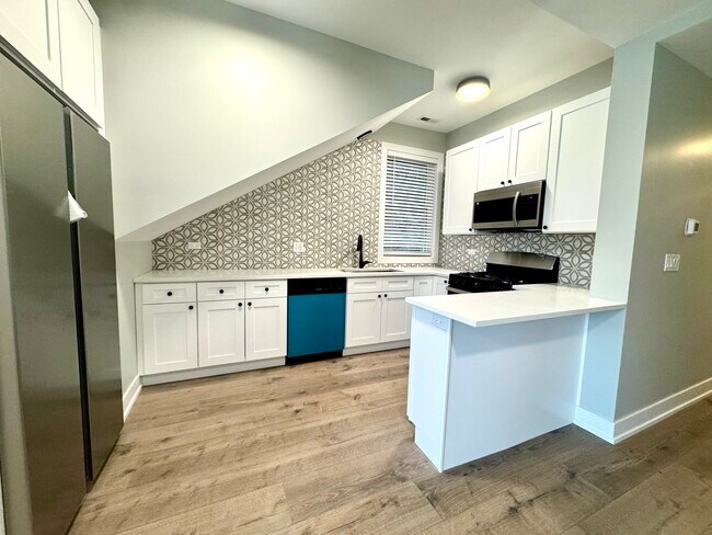 Foto del edificio - 1709 N Maplewood Ave