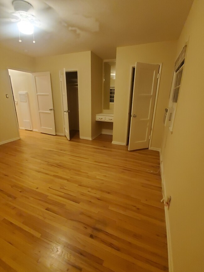 Bedroom - 6314 Vineland Ave