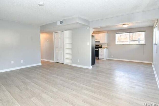 Foto del edificio - 3 Bedroom 2 Bathroom Condo in Lakewood!