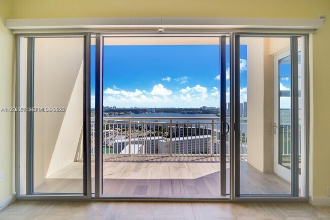 Foto del edificio - 18031 Biscayne Blvd