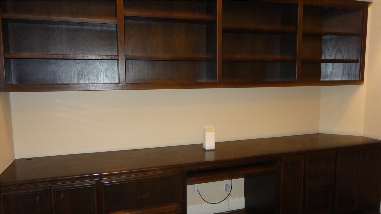 Primary Photo - 2101 Elmen St