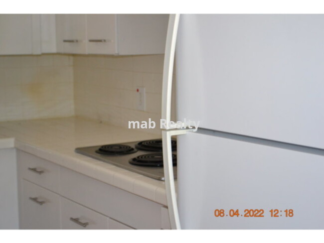 Building Photo - Electric, water, gas included in rent