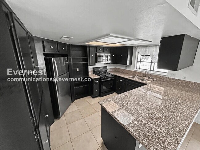 Foto del edificio - 6232 Carl Ave