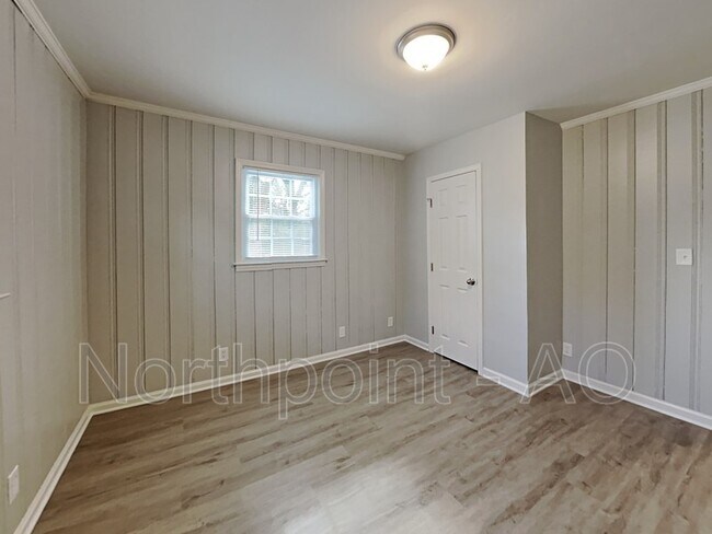 Building Photo - 447 Burks Pl