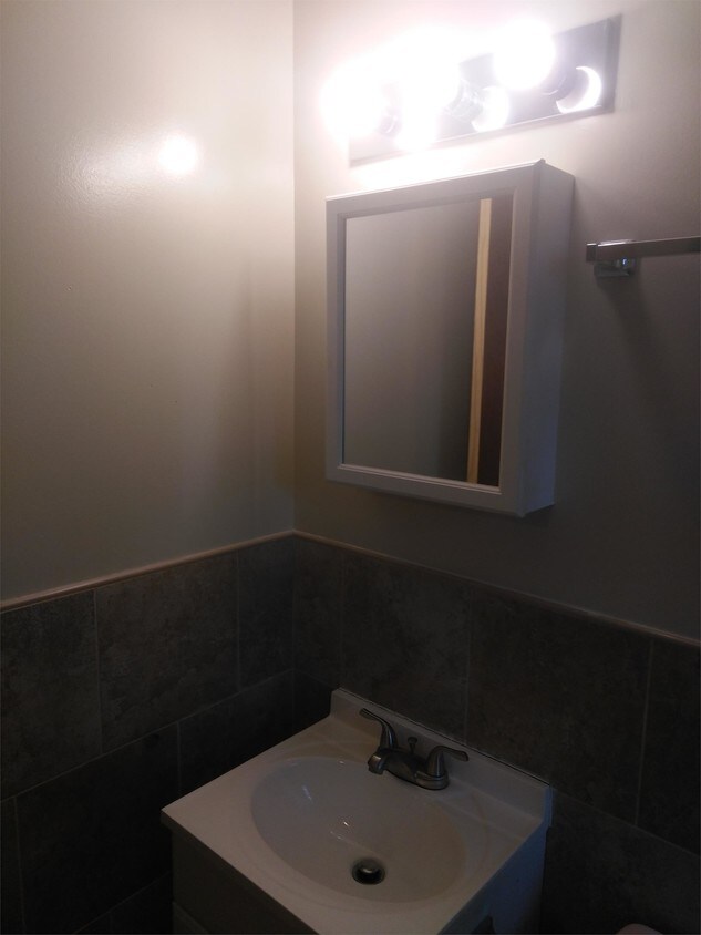 Primary Photo - 419 Aylesford Pl