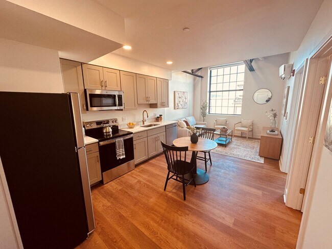 Foto del edificio - Fox Apartments, New One Bedroom Units, Dow...