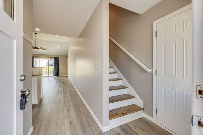 Building Photo - Gorgeous 3 br/2.5 bath Condo in Abingdon VA