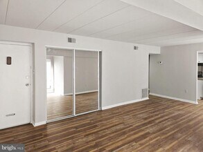 Building Photo - 233 Township Line Rd