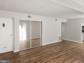 Building Photo - 233 Township Line Rd