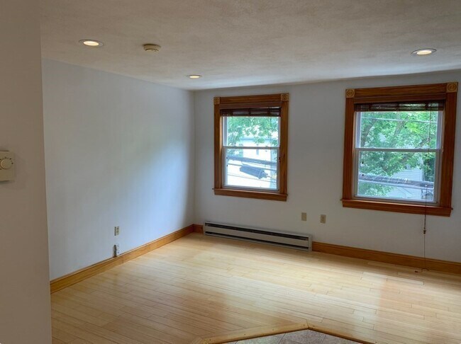 Building Photo - 230 Everett St