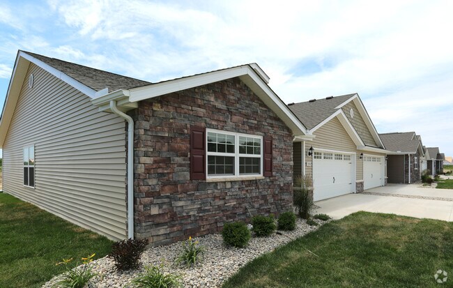 Building Photo - Redwood Tipp City