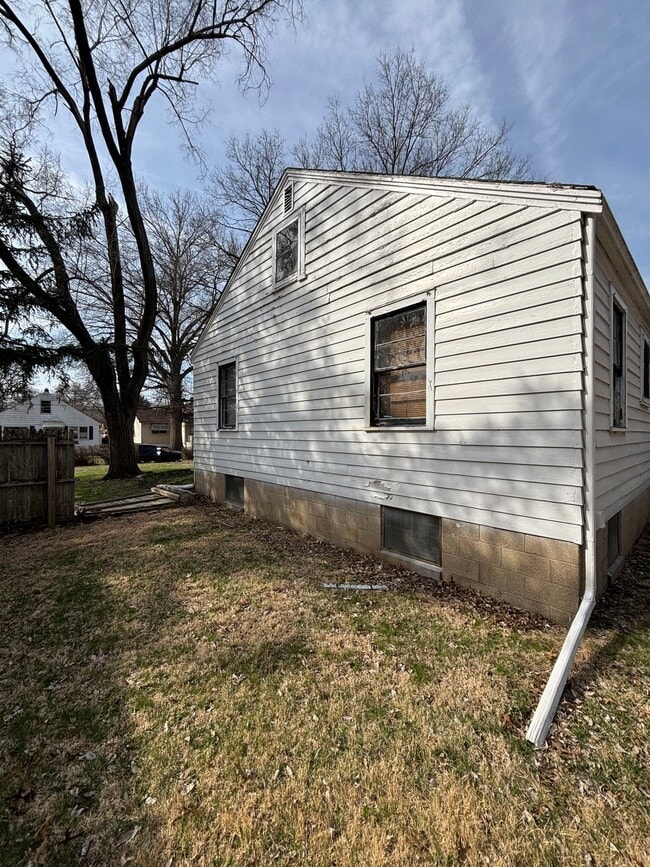 Building Photo - 2211 W Butler St