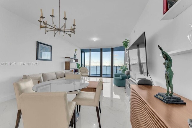 Foto del edificio - 700 NE 24th St