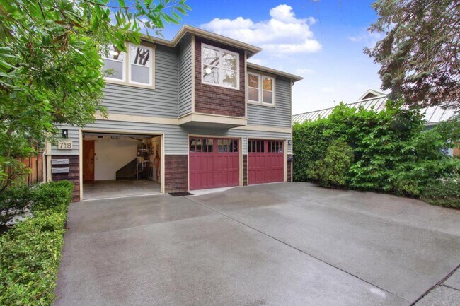 Photo - 718 26th Ave S House