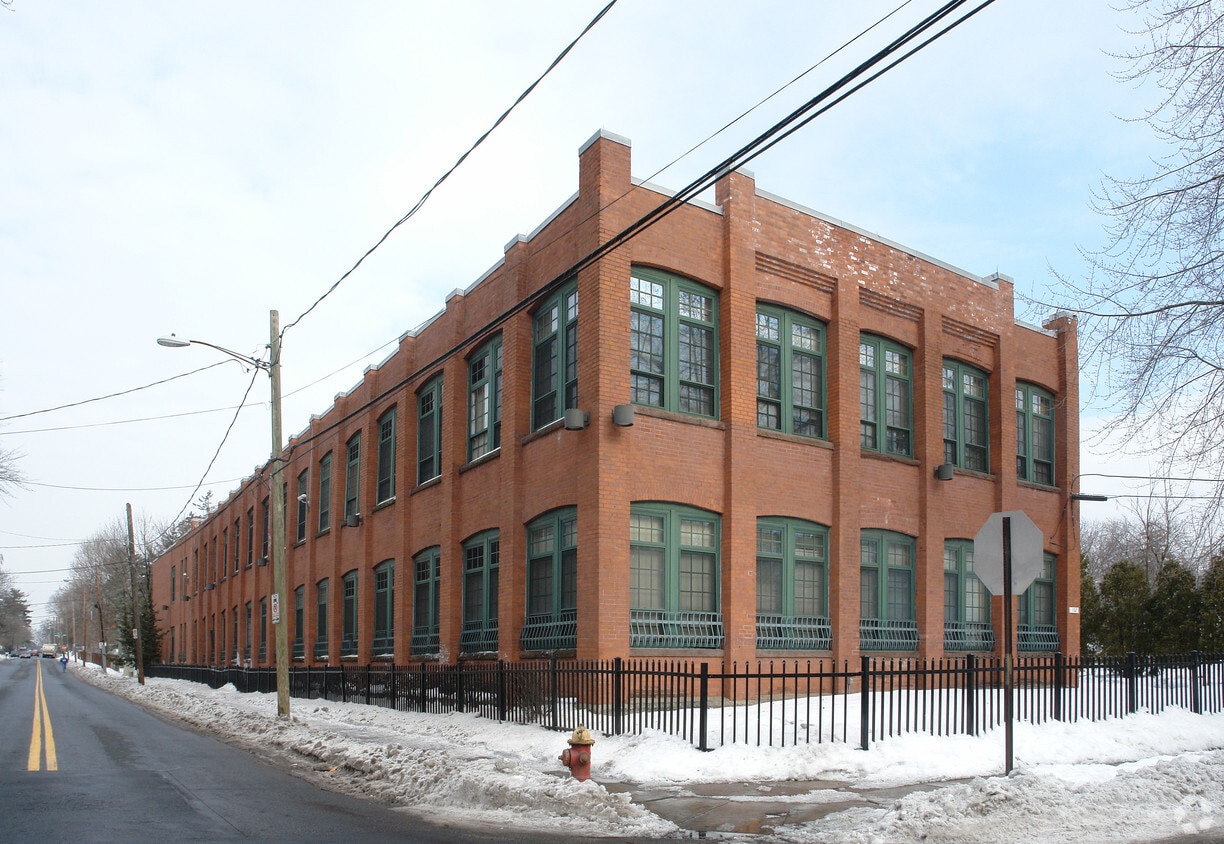 Primary Photo - 102 Pliny St