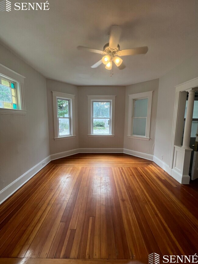 Building Photo - 47 Guinan St