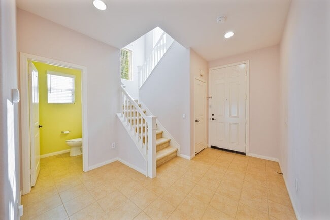 Building Photo - 372 Cardinal Ln