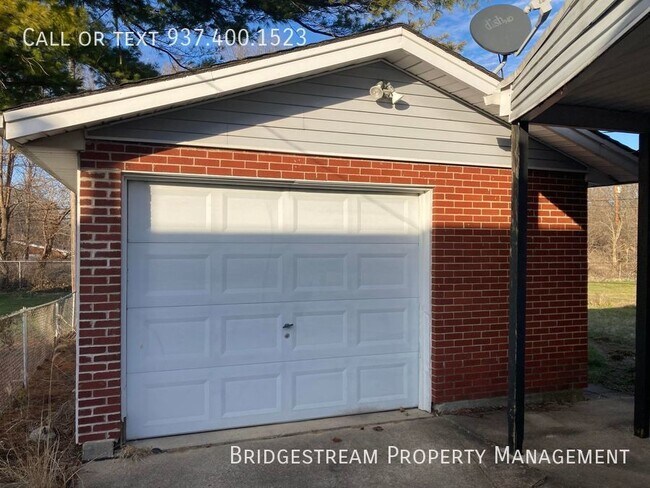 Building Photo - Nice 3 bedroom, 1 bath home with 1 car det...
