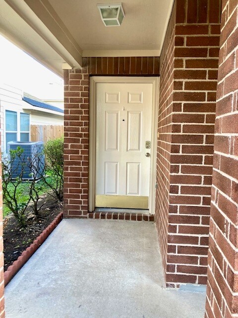 Building Photo - 1515 Thornhollow Dr
