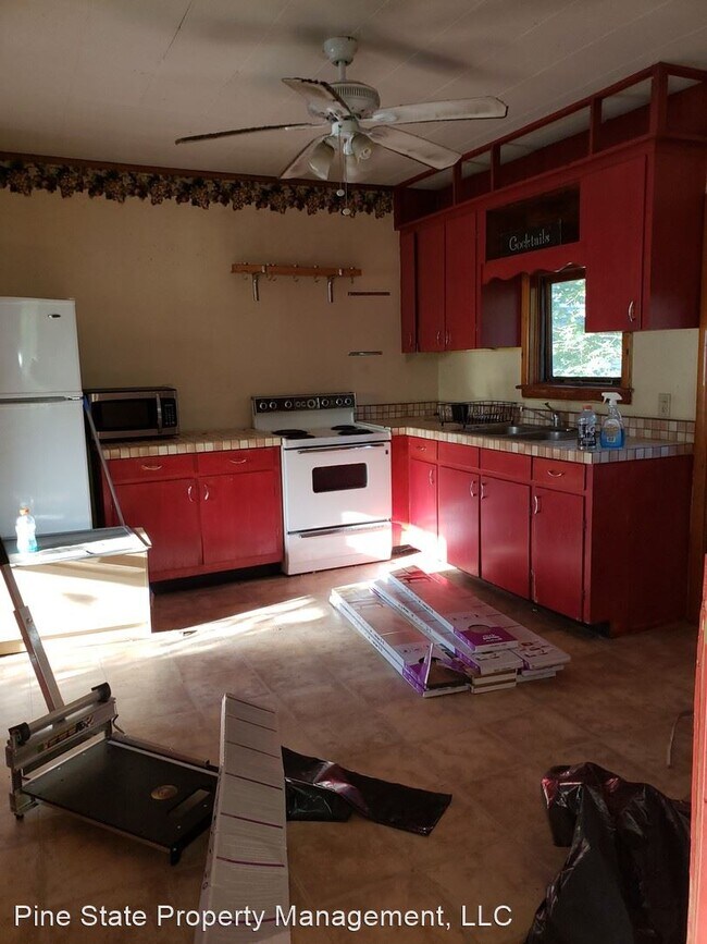 Building Photo - 3 br, 1 bath Room For Rent - 3 School Street