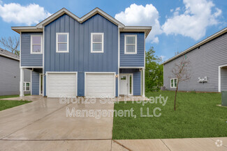 Building Photo - 414 E 7th St