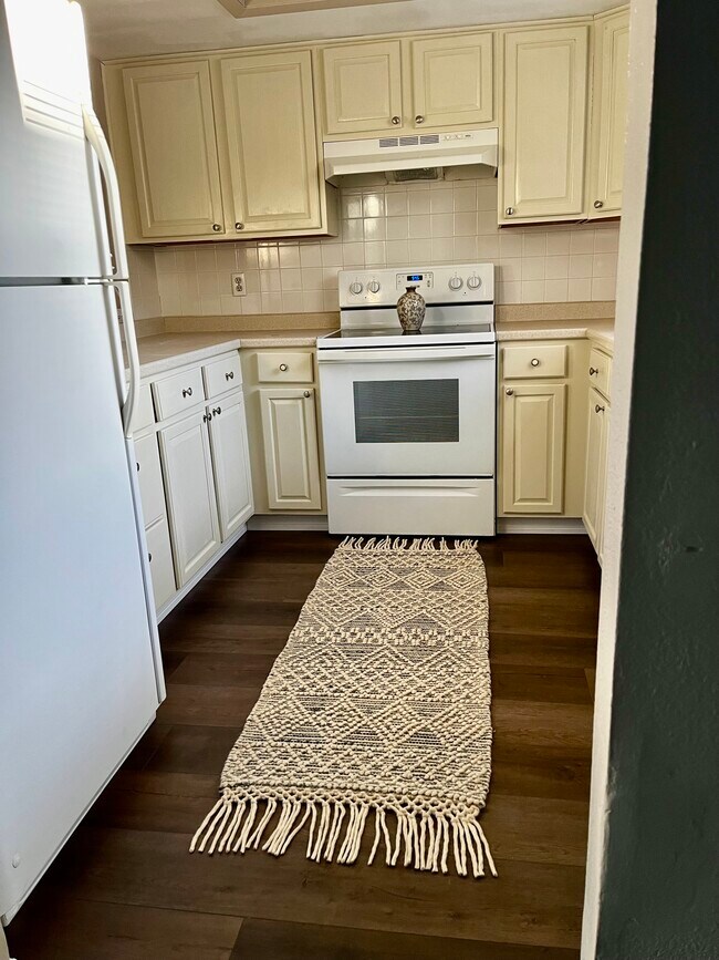 Building Photo - 144 Douglas Rd W