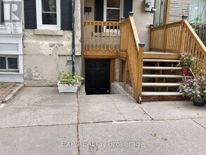 Building Photo - 236 Munro St
