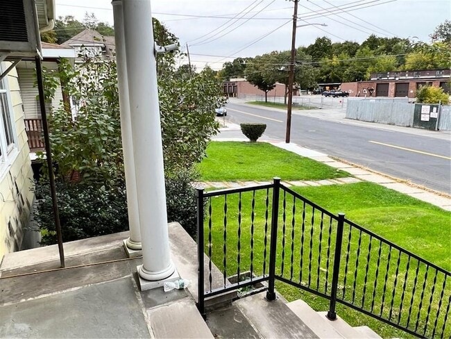 Building Photo - 65 Monhagen Ave