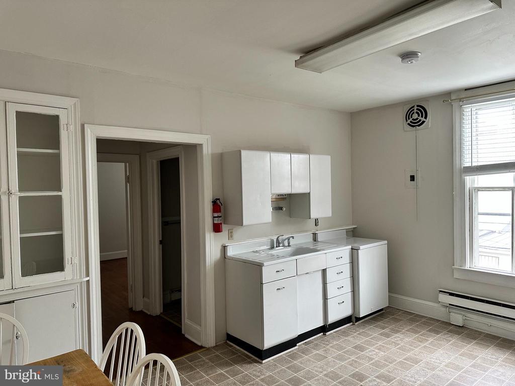 Primary Photo - 110 S Charles St