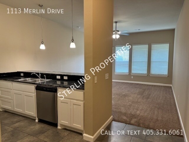Building Photo - 1113 Merlin Dr