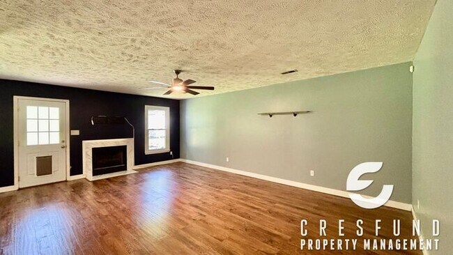 Foto del edificio - Charming 3 Bedroom, 2 Bath AVAILABLE NOW!