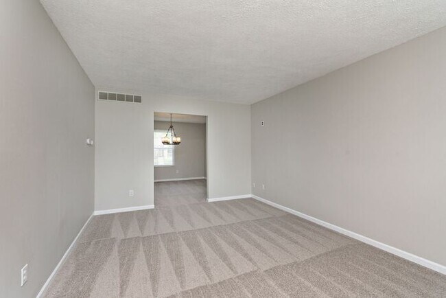 Building Photo - Sweet 4 Bedroom 2.5 Bath Home in Great Fishers Location Within Walking Distance to the Nickel Pla...