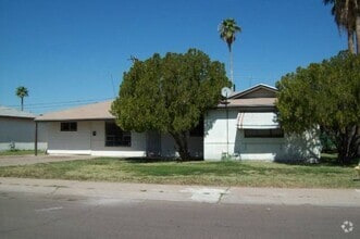 Building Photo - 1506 W 6th St