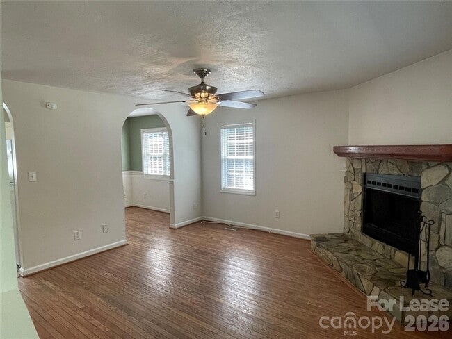 Building Photo - 23 44th Ave Pl NE