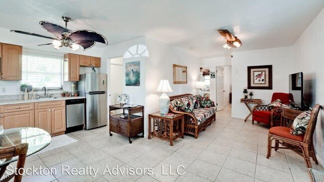 Building Photo - 2 br, 1 bath House - 571 Saint Judes #6