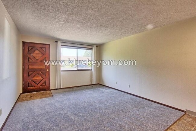 Foto del edificio - Unit #4- 2 Bed, 1 Bath Unit in Battle Ground in a 55+ Complex 2 blocks off Main Street