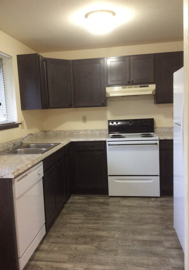 Building Photo - 788 NE Mesa Ln