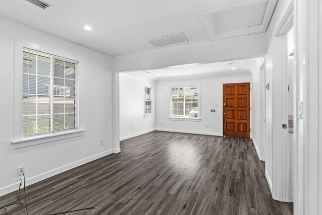 Foto del edificio - 5314 N Pacific Avenue